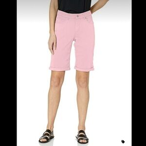 Levi’s light pink denim jean Bermuda shorts Size 33